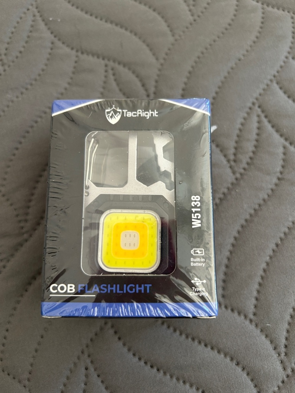NWT -TacRight W5138 COB Flashlight - Yellow COB Panel